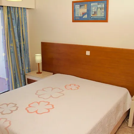 Clube Vau 17 By Atlantichotels - Al 3* Portimão